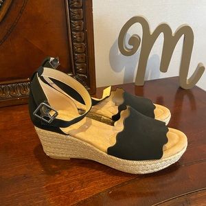 Wedges black 9.5 never worn Chinese Laundry